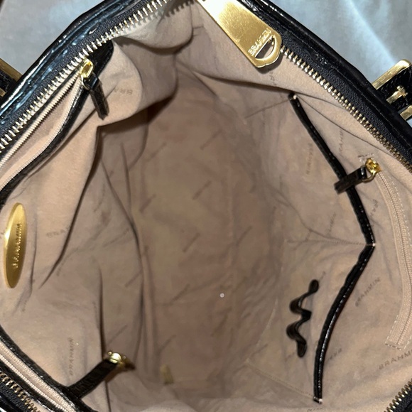 Elegant Black Crocodile-Embossed Tote Bag - Picture 3 of 3